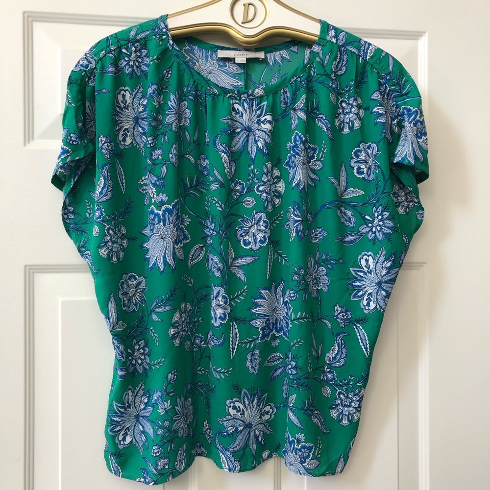 Lightweight Loft Top w/Gathered Back Yoke For Looser Fit - Size M